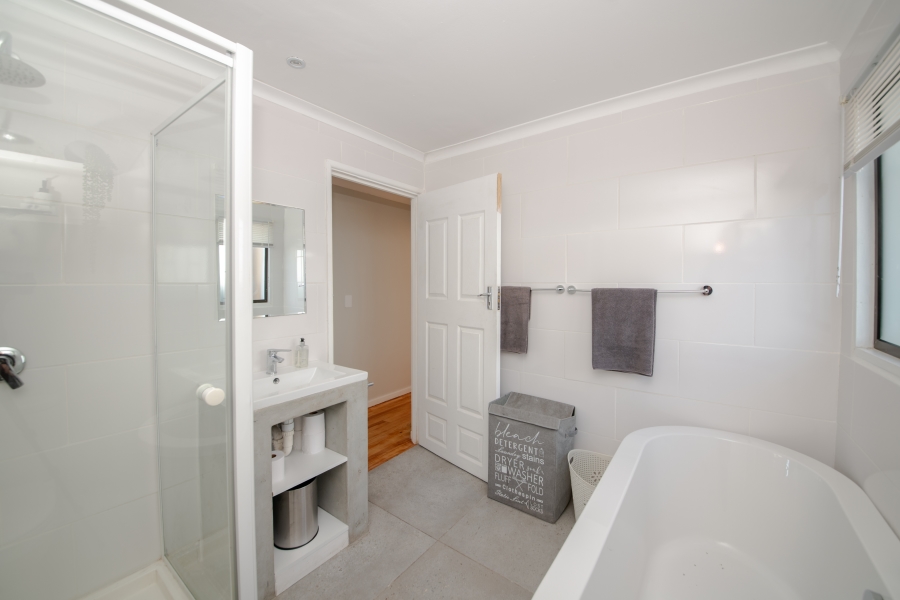 4 Bedroom Property for Sale in Rooi Els Western Cape